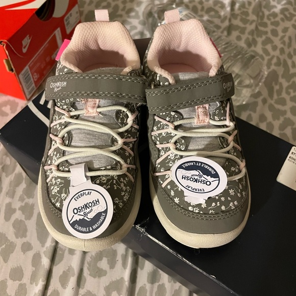 OshKosh Toddler shoes 8C new w tags - Picture 2 of 5